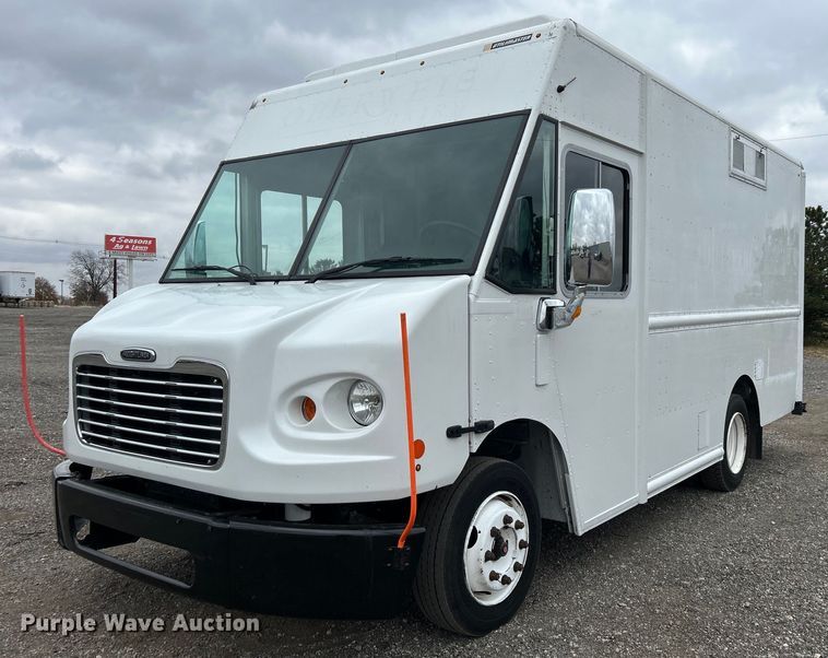 2018 Freightliner MT45  refrigerated delivery truck - OM9200