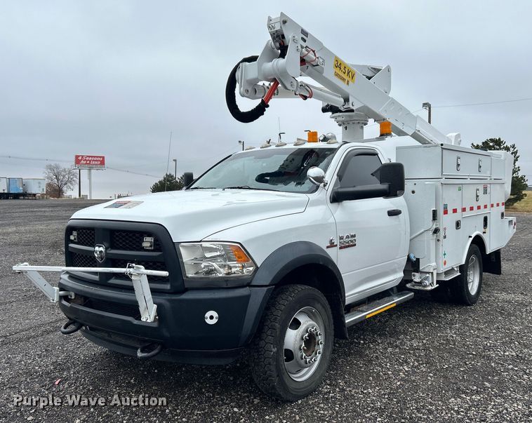 2014 Dodge Ram 5500HD bucket truck - KH9682