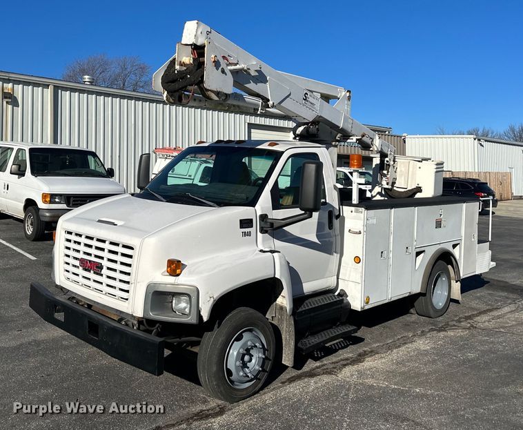 2004 GMC C6500  bucket truck - NL9314