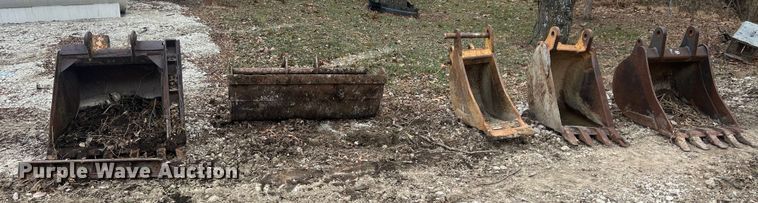 (5) Case backhoe buckets - NN9332