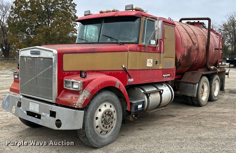 1985 Volvo White  water truck - DP3263