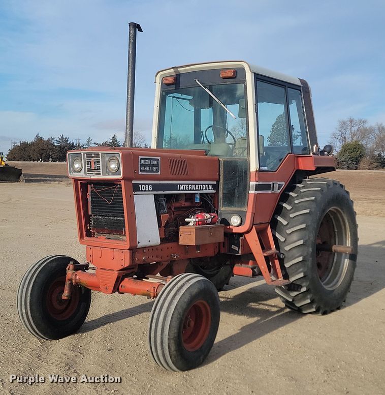 1979 International 1086  tractor - KT9939