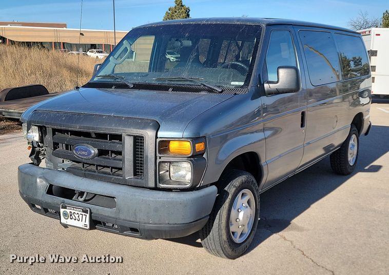 2012 Ford E350 Super Duty XL  van - KU9025