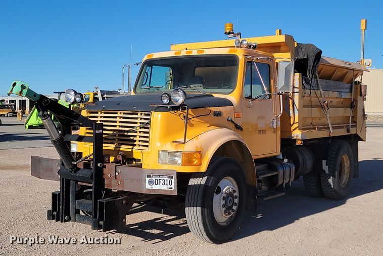 1995 International  4700 dump truck - KU9035