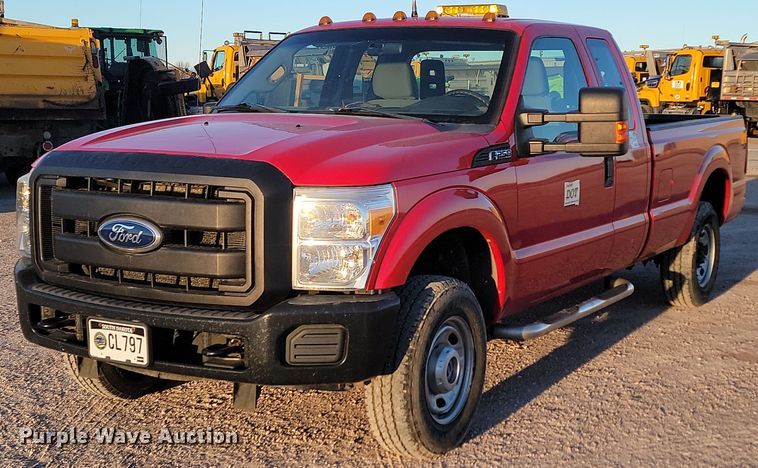 2011 Ford  F250 Super Duty SuperCab pickup truck - KU9042