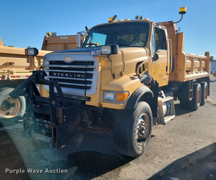 2003 Sterling LT9511  dump truck - KU9045