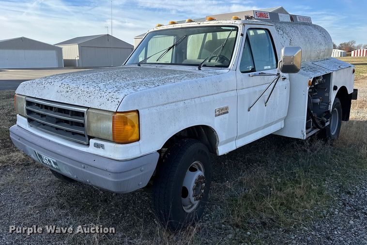 1989 Ford F450 Super Duty  fuel truck - LK9668