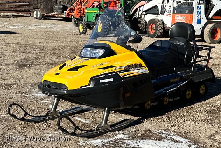 Ski-Doo Skandic 800  snowmobile - LO9430