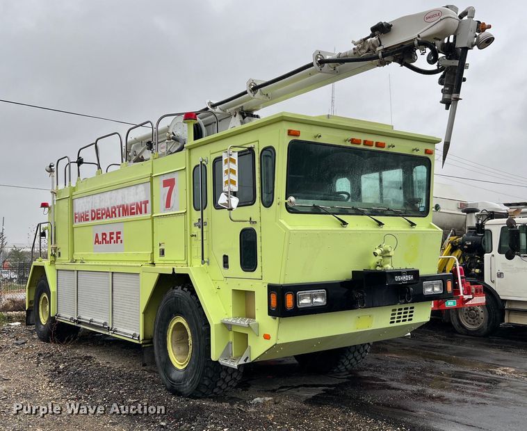 1993 Oshkosh TB 1500  fire truck - MI9028
