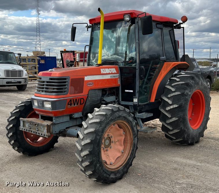 2005 Kubota M8200  MFWD tractor - MI9033