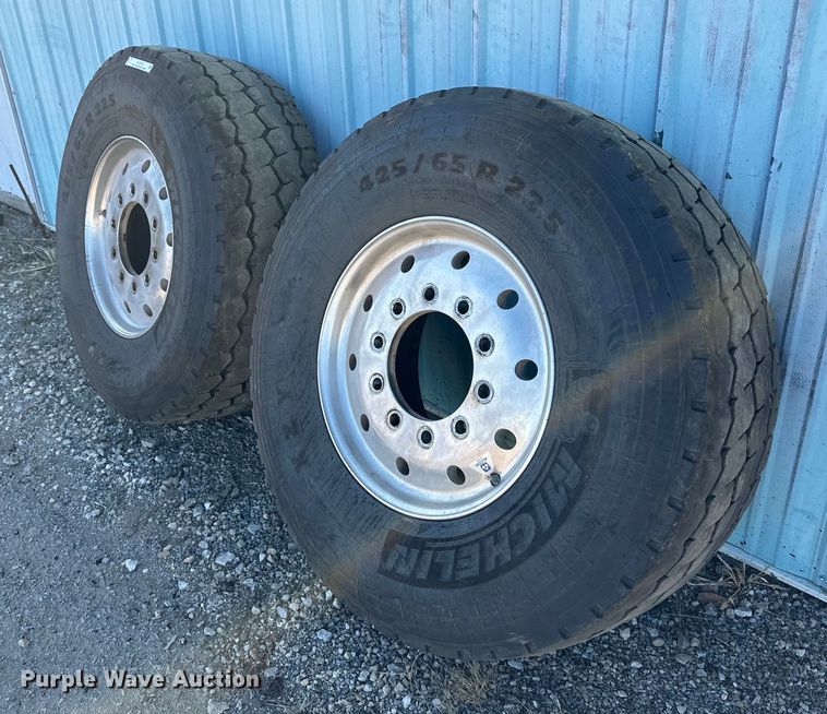 Michelin  425/65R22.5 tires and wheels - NL9316