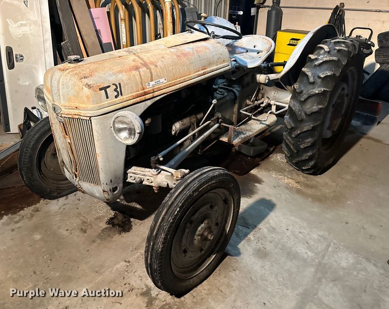 Ford 2N  tractor - NL9335