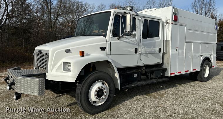 2004 Freightliner FL70  utility / service truck - NM9182