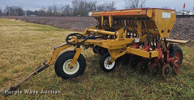 HayBuster 107  grain drill - NP9250