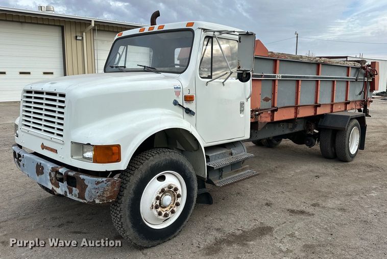 1991 International 4700  manure spreader truck - NS9134