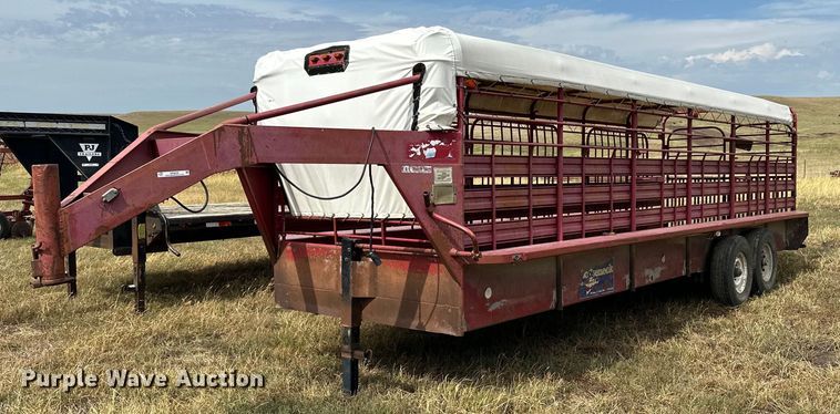 1989 Gooseneck 89-2426-F  Livestock Trailer - NP9539