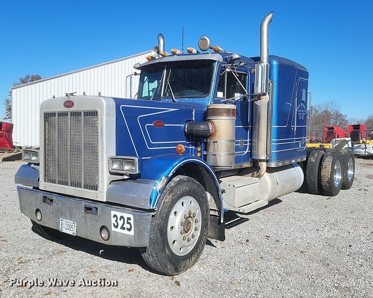 1985 Peterbilt 382  semi truck - DO4771
