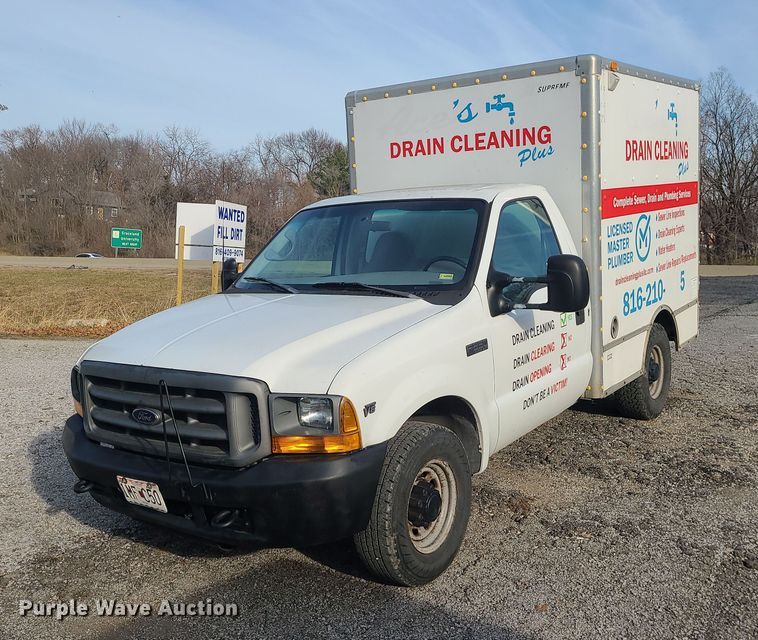 2000 Ford F250 Super Duty XL  box truck - DR7843