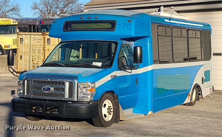 2015 Ford E450  shuttle bus - DR7848
