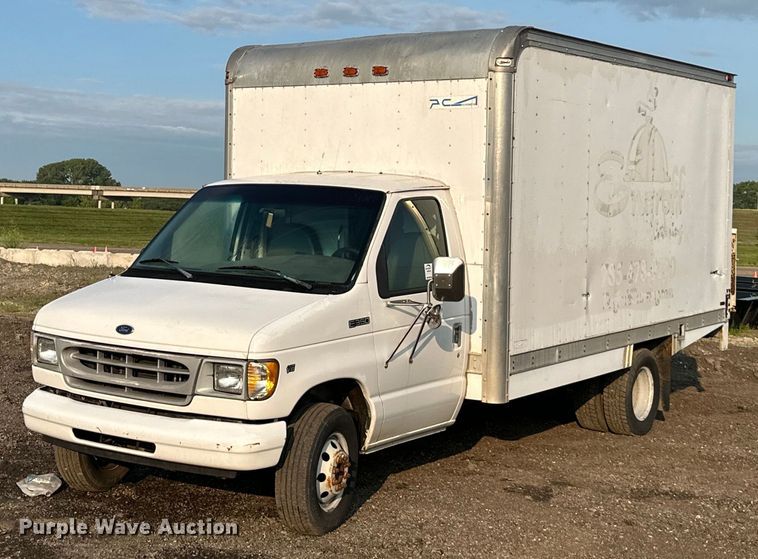 1998 Ford E350  box truck - DS6432