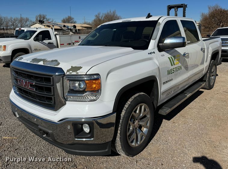 2015 GMC Sierra 1500 SLT  Crew Cab pickup truck - GQ9229
