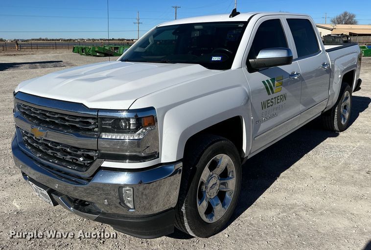 2017 Chevrolet Silverado 1500  Crew Cab pickup truck - IB9301