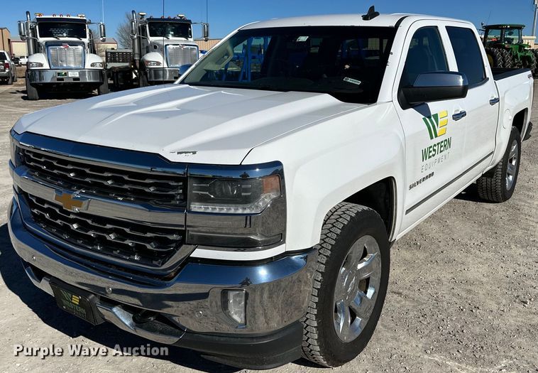 2016 Chevrolet Silverado 1500  Crew Cab pickup truck - IB9303