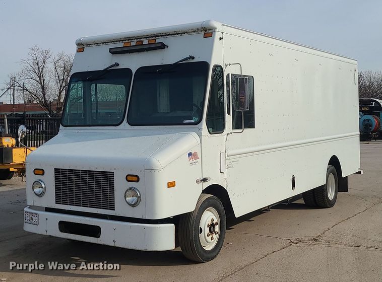 2008 Freightliner MT45  delivery truck - LJ9420