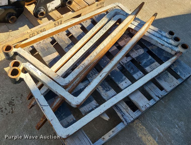 (7) pallet forks - LJ9435