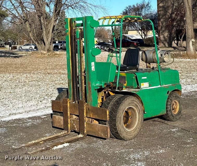 White MY70  forklift - LO9421