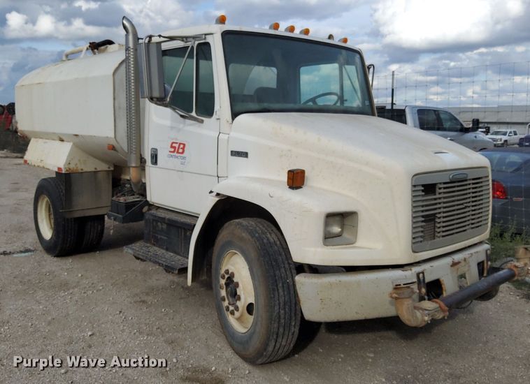 1997 Freightliner FL70  water truck - DJ0840