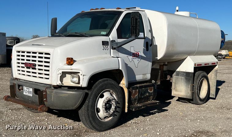 2005 GMC C7500  water truck - DQ2339