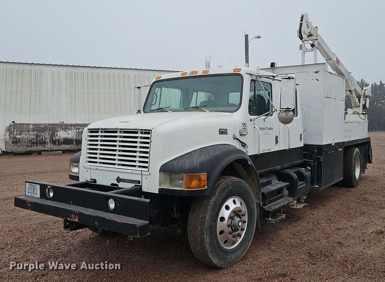 1998 International 4900  utility / service truck - DQ8565