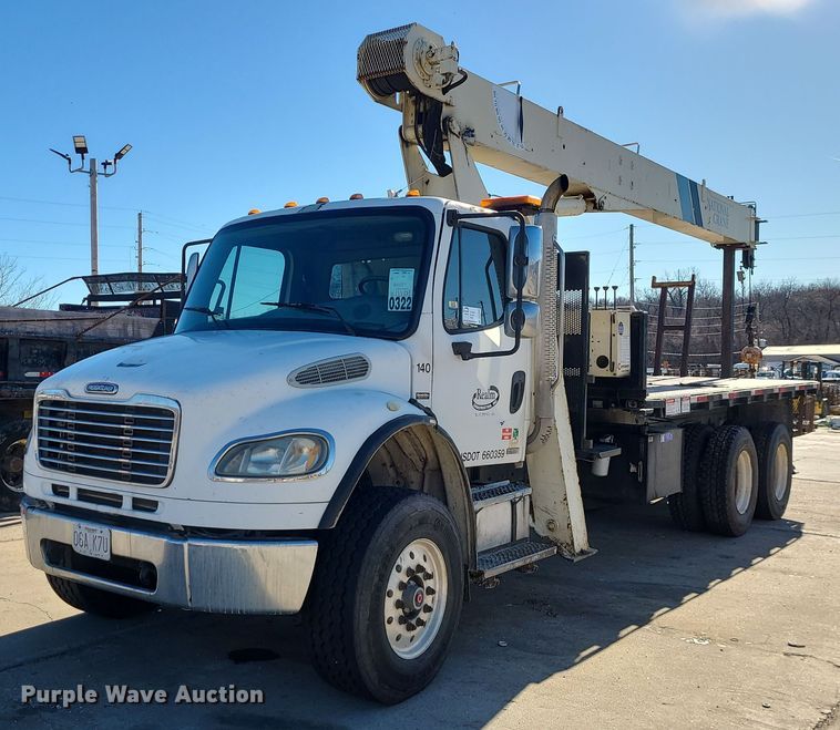2007 Freightliner Business Class M2  crane truck - DR7856