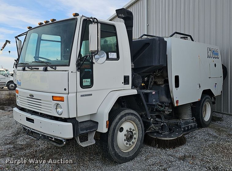 2007 Sterling SC8000  street sweeper truck - DS5724