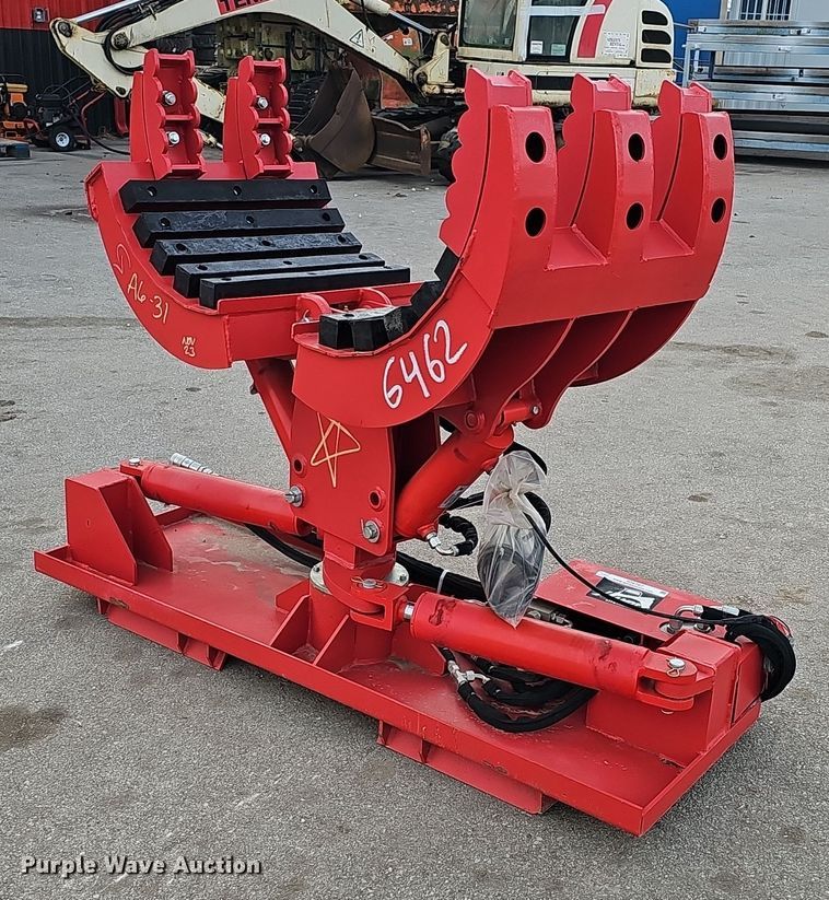 Handy Attachments  skid steer pole clamp - IO9797