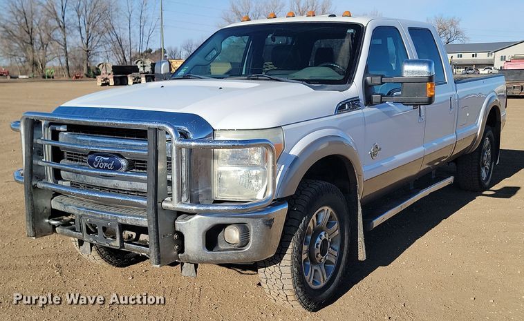 2012 Ford  F350 Super Duty Lariat  Crew Cab pickup truck - KT9934