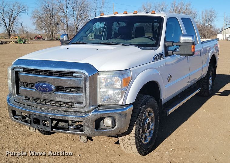2015 Ford F350 Super Duty Lariat  Crew Cab pickup truck - KT9936