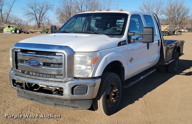 2011 Ford  F350 Super Duty  Crew Cab flatbed pickup truck - KT9937
