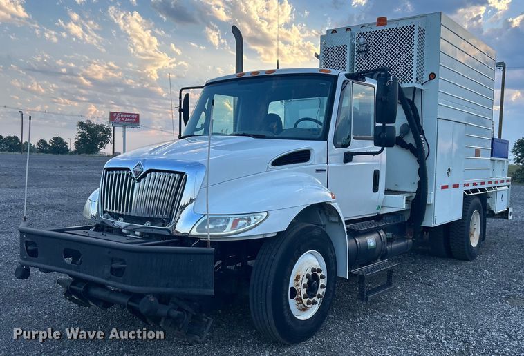 2008 International 4300  utility / service truck - KW9057
