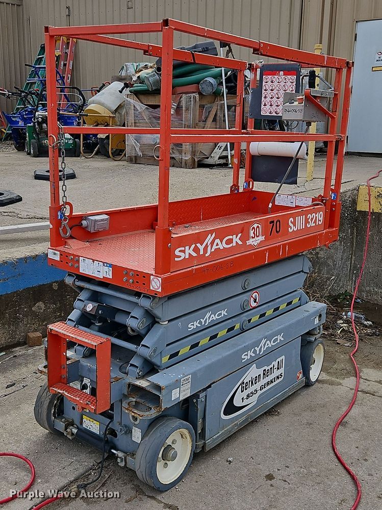 2015 Skyjack SJIII 3219  scissor lift - LB9687