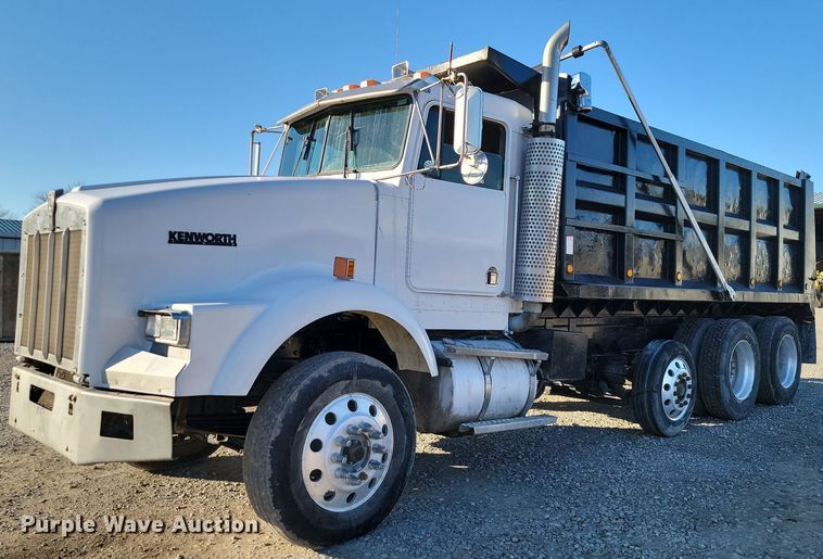 1997 Kenworth T800  dump truck - LD9052