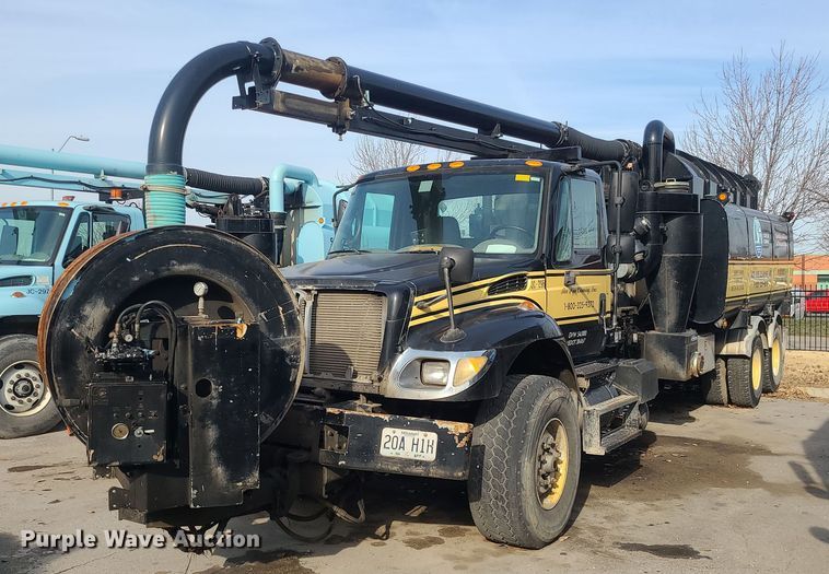 2005 International 7500  sewer jetter truck - LJ9422