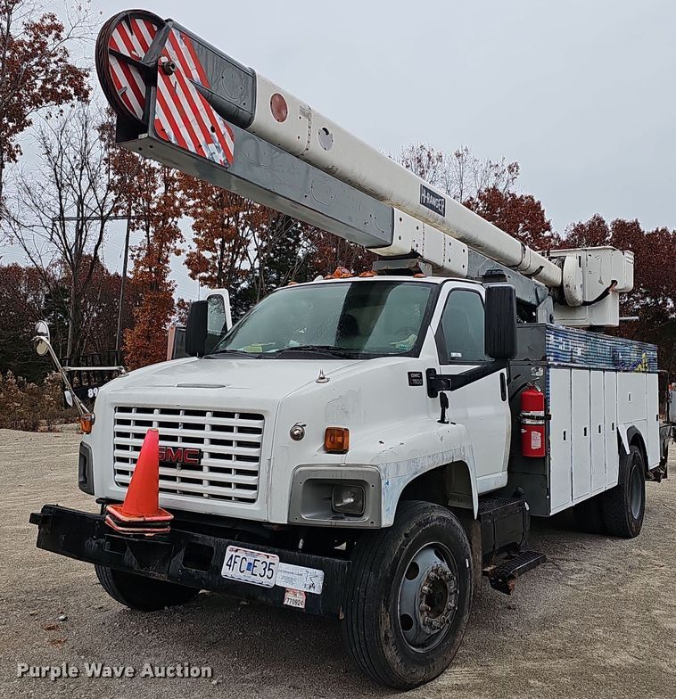 2005 GMC C7500  bucket truck - NP9121