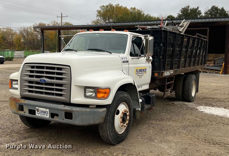 1995 Ford F700 dump truck - OA9054