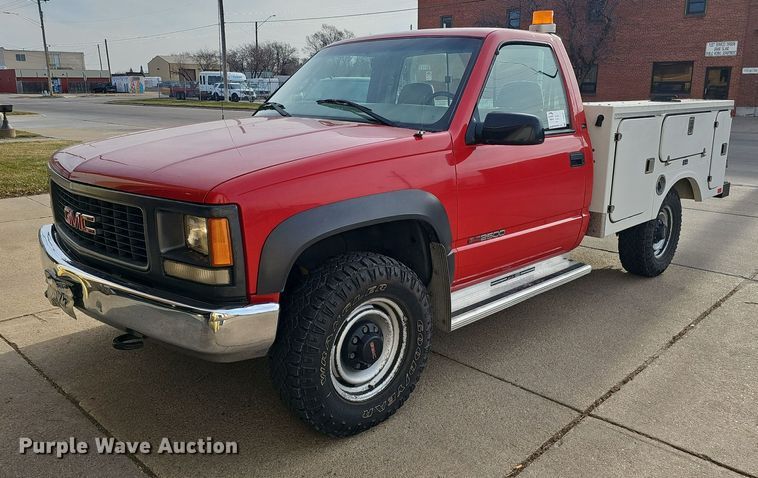 1998 GMC Sierra K2500  utility bed pickup truck - DQ8551