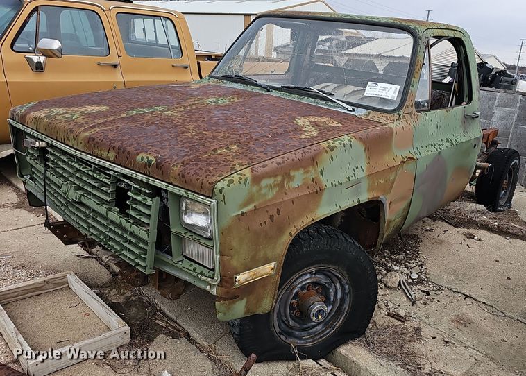 1985 Chevy CD30903  pickup truck cab and chassis - DR5941