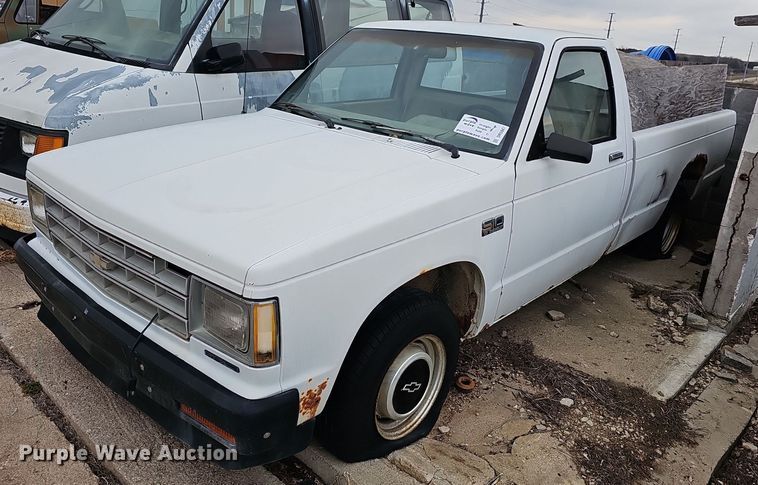 1987 Chevy S10  pickup truck - DR5947