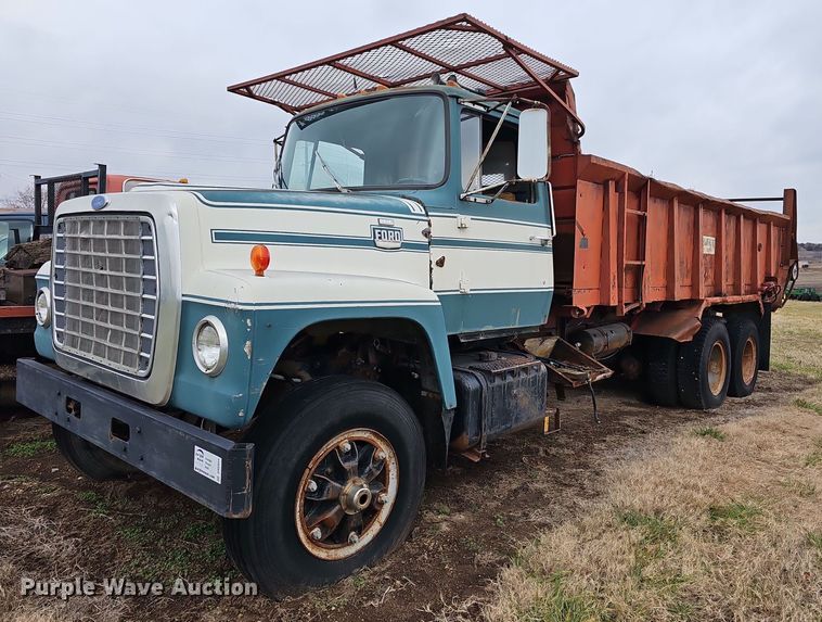 1973 Ford 8000  manure spreader truck - DR5949