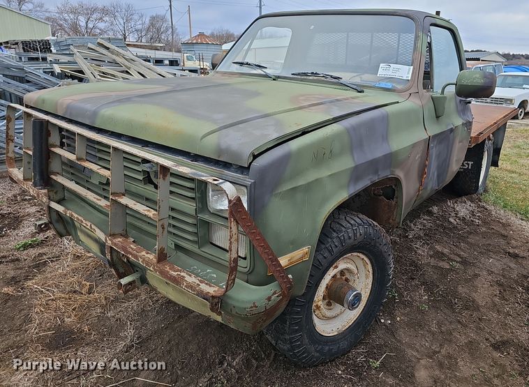 1985 Chevrolet C30  flatbed pickup truck - DR5950
